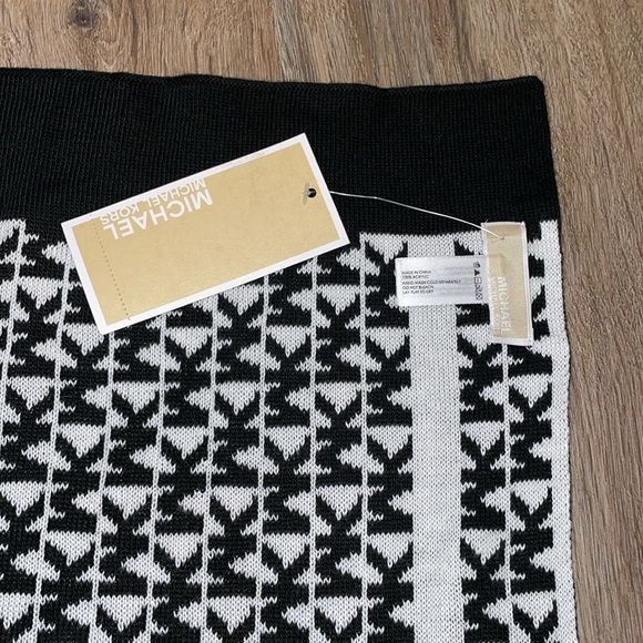 NWT Michael KORS Scarf - Picture 2 of 2